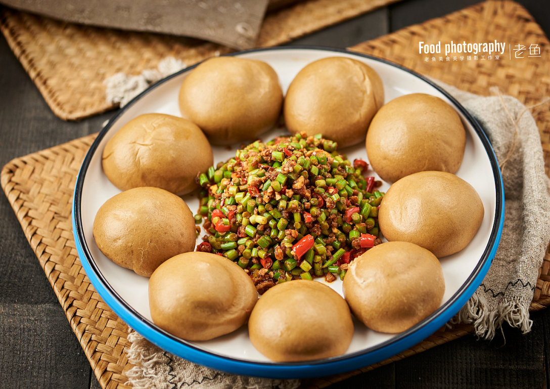 左手羊排右手窝窝头山东菜家在山东上海美食拍摄