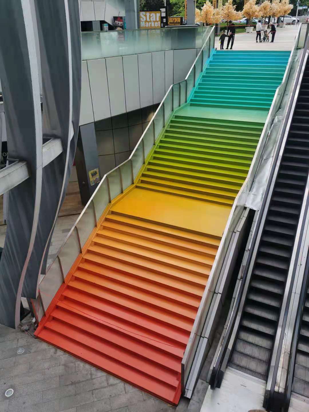 青岛彩虹楼梯图片