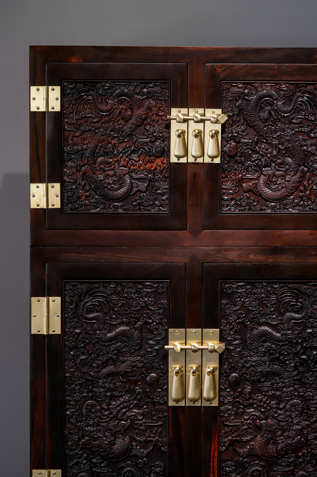 大红酸枝祥龙顶箱柜