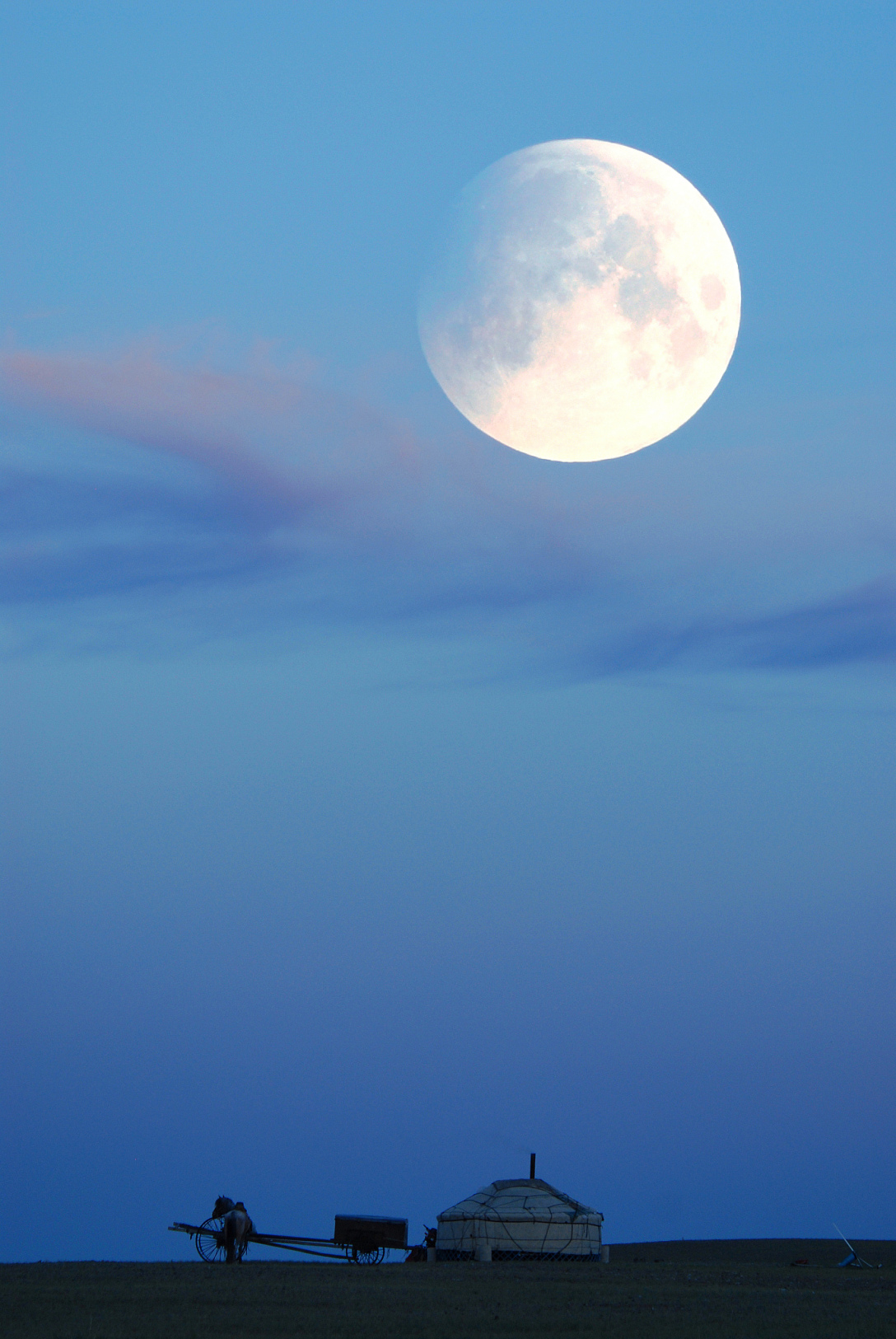 独特的中秋庆祝方式这就是草原【追月】直到月亮落下山……向西奔驰