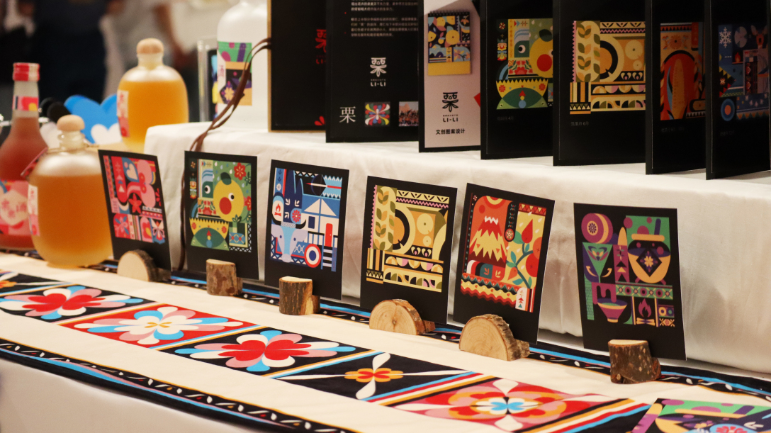 lili栗傈僳族文创产品设计