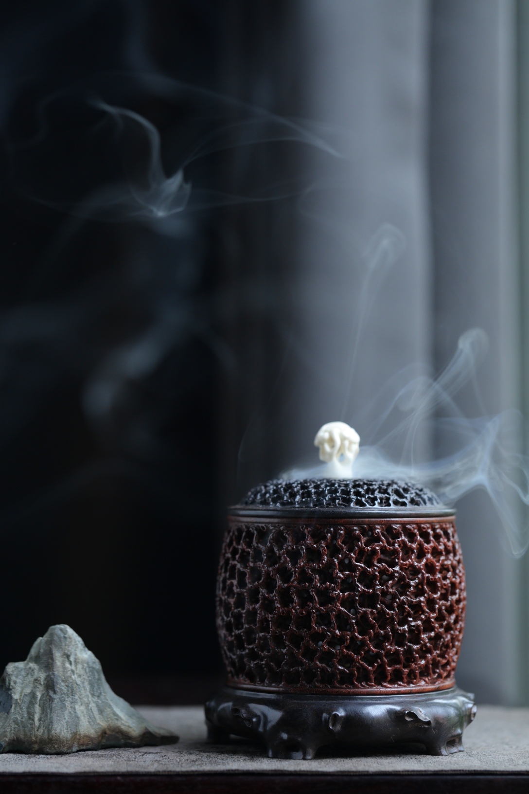 小叶紫檀 | 盘根香炉-古田路9号-品牌创意/版权保护平台