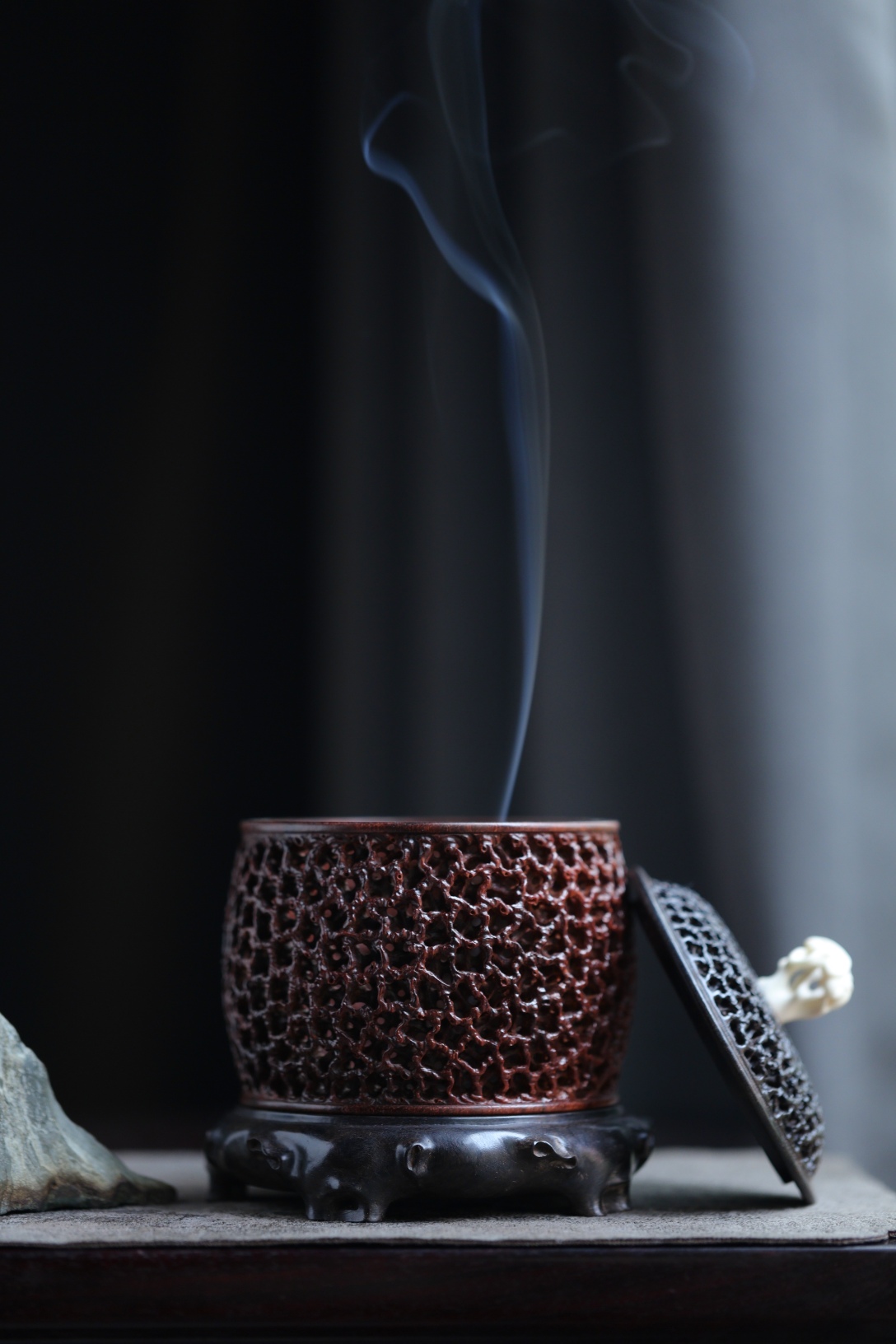 小叶紫檀 | 盘根香炉评论关注福建省  |  福州市产品设计师-造物成镜