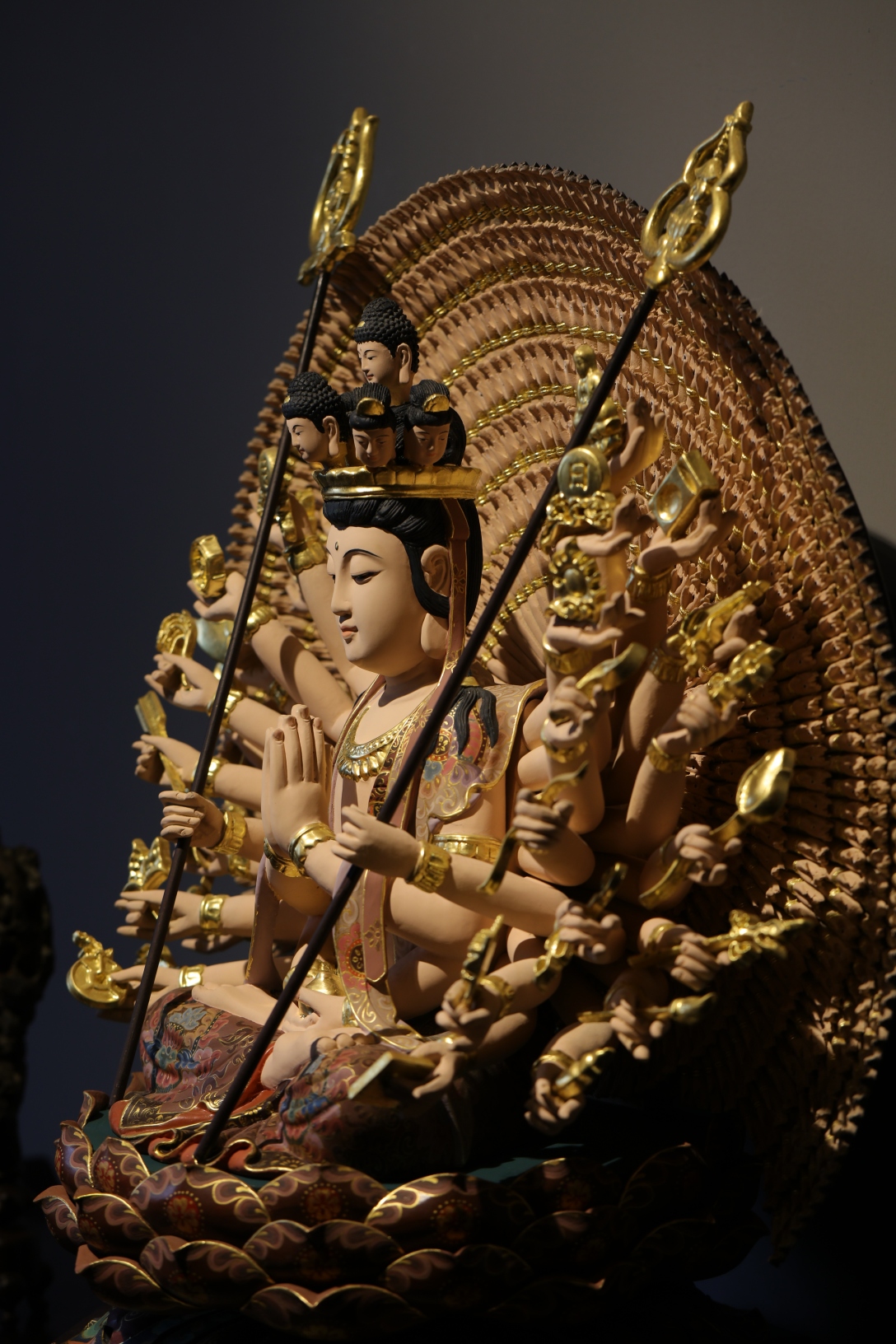 香樟木千手观音