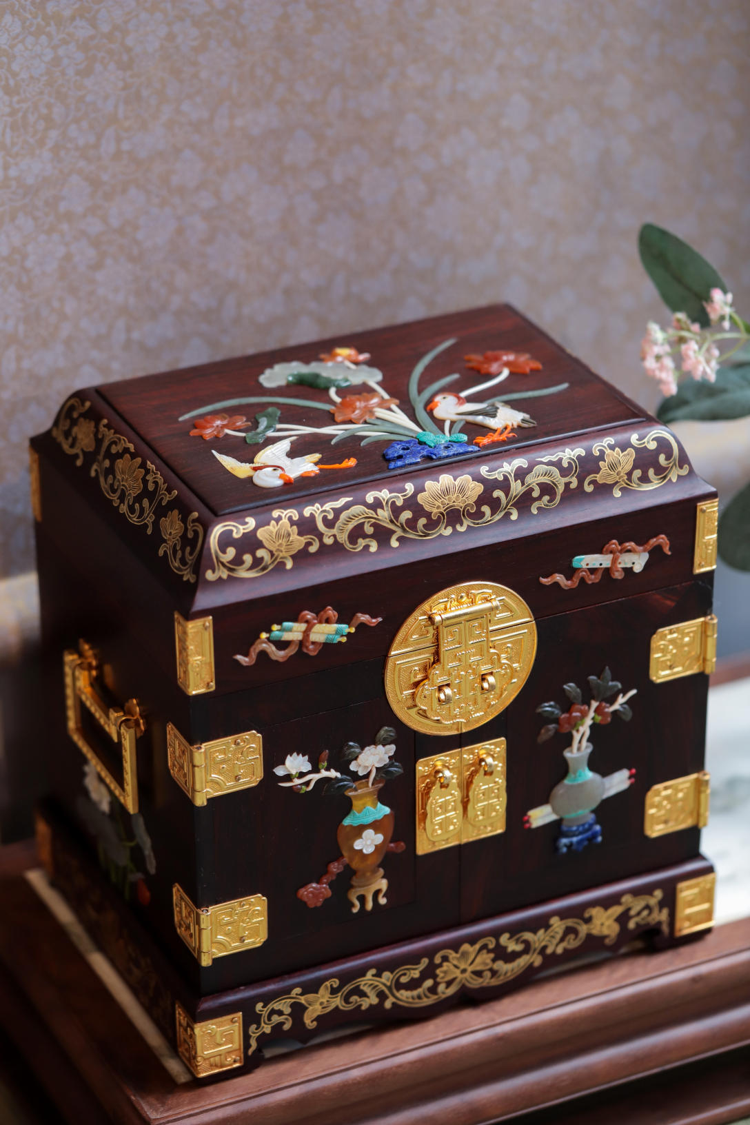 小叶紫檀百宝描金官皮箱